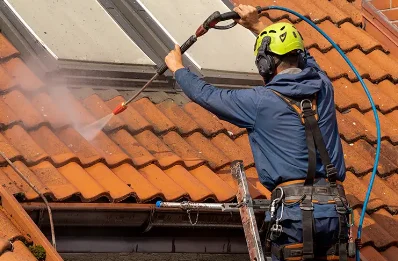 Démoussage et hydrofuge de toiture à Valfroicourt